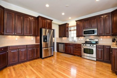 208 Vly Rd, Needham MA 02492-4720 exterior