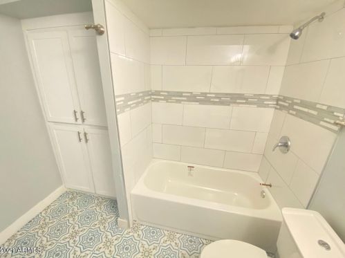 7015 Camelback Rd, Phoenix AZ  85033-1535 exterior