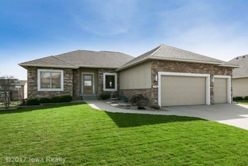 1580 Hawthorne Ridge Dr, Waukee, IA 50263-8420