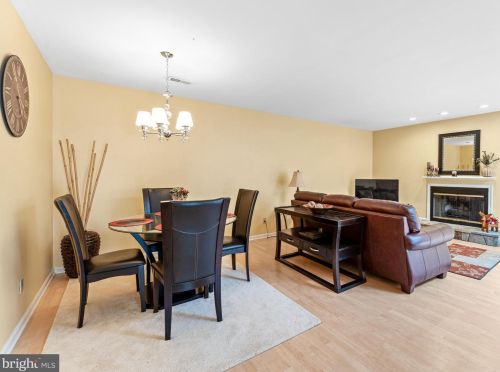 25 Caraway Ct, West Deptford, NJ 08086-2406