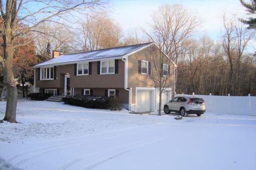 77 Windsor Dr, Whitman, MA 02382-1049