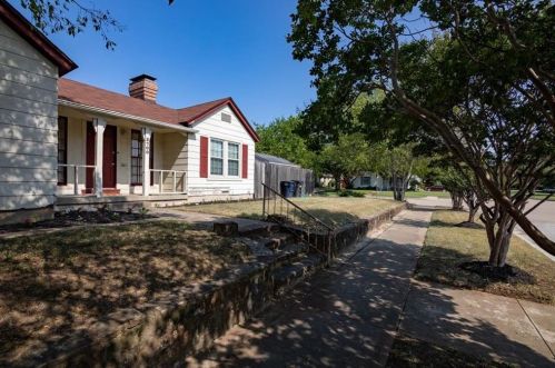 2700 Western Ave, Fort Worth, TX 76107-4237