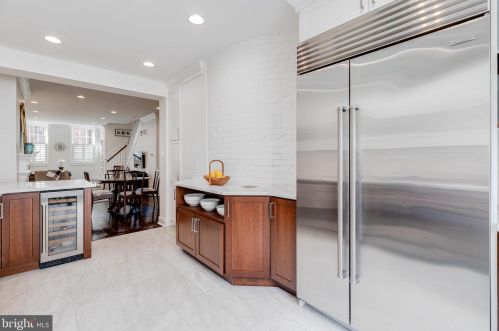 335 6 St, Philadelphia PA 19140-4560 exterior