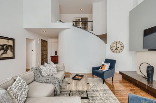 27 Glenmoor Dr, Englewood CO 80113-7115 exterior