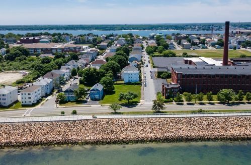 18 Mott St, New Bedford MA 02744-2307 exterior