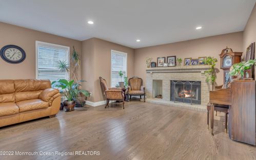 6 Pitney Ln, Jackson Twp NJ 08527-2933 exterior