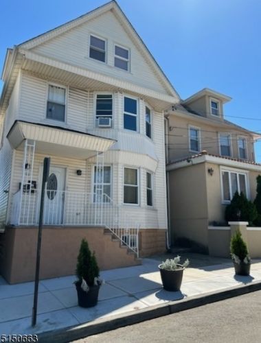 11 Cleveland St, Belleville, NJ 07109-3026