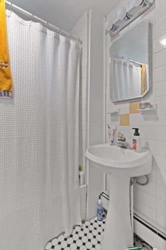 73 Barrows St, Dedham MA 02026-3050 exterior