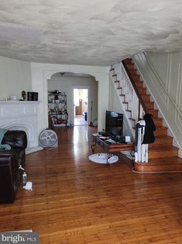 7327 20th St, Philadelphia, PA 19138-2729