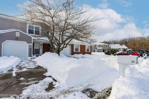 21 Birch Ln, Tinton Falls NJ 07724-3471 exterior