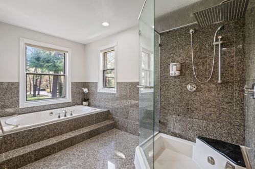 18 Francis St, North Reading MA 01864-3121 exterior