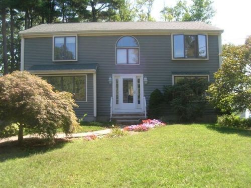 25 Edgewater Ln, Taunton MA  02780-1031 exterior