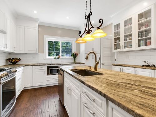 6 Rowe St, Newton MA 02466-1596 exterior