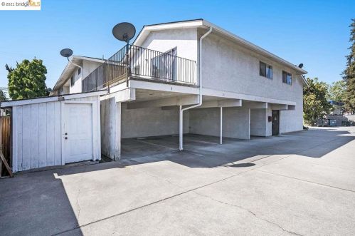 300 Warren Ave, San Leandro CA 94577-5063 exterior