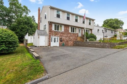 15 Diana St, Worcester, MA 01605-3810