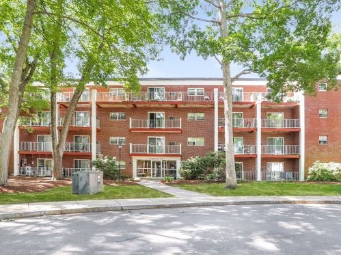 55 Greentree Ln, Weymouth, MA 02190-2056