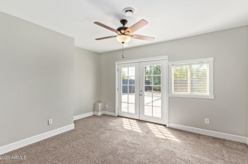 1351 Clarendon Ave, Phoenix AZ 85033-4118 exterior