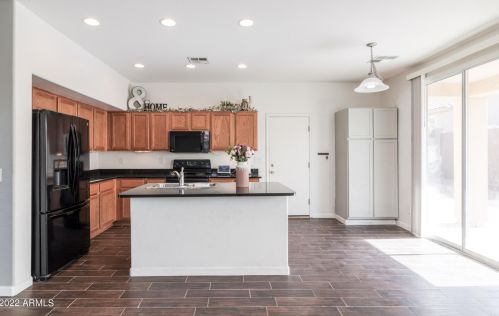 7233 39 Way, Phoenix AZ 85050-5428 exterior