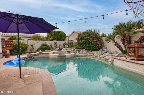 2702 Amberwood Dr, Phoenix AZ  85045-4208 exterior