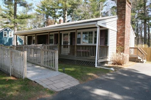 59 Hathaway St, Wareham, MA 02571-1325
