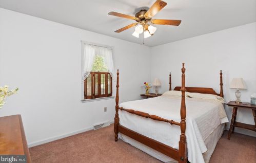 2 Wesley Dr, Carlisle PA 17015-4377 exterior