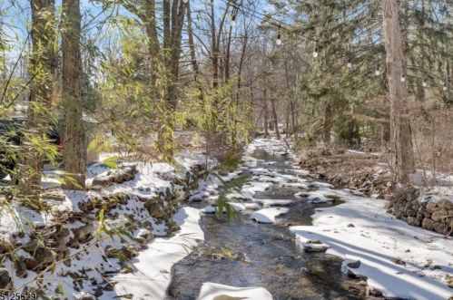 30 Colfax Dr, Skyline Lakes NJ  07456-1205 exterior