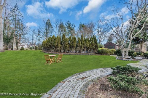 130 Rumson Pl, Little Silver NJ  07739-1044 exterior