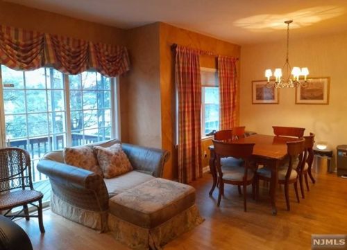 120 Stonegate Trl, Cresskill NJ 07626-2437 exterior