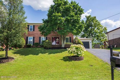 9802 Four Seasons Ln, Louisville, KY 40241-2116
