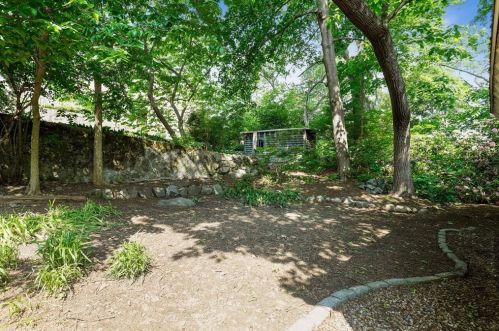 19 Wollaston Ave, Arlington MA 02476-5820 exterior