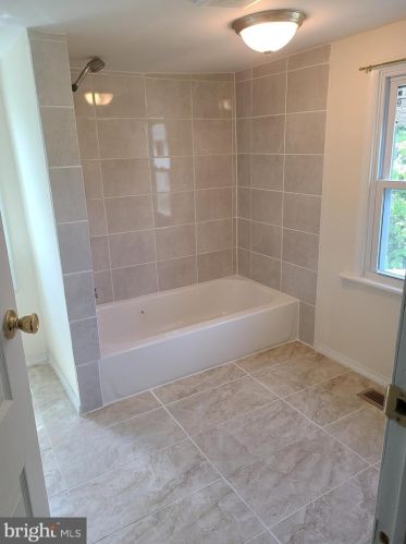 75 Barber Ave, West Deptford NJ 08096-2832 exterior