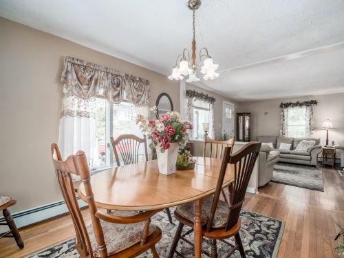 12 Candlewood St, Worcester MA 01602-2804 exterior