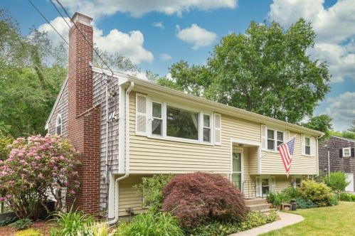 1571 Washington St, East Bridgewater, MA 02333-1626