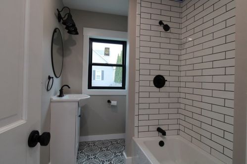 967 Wilbur Ave, Fall River MA  02725-2033 exterior