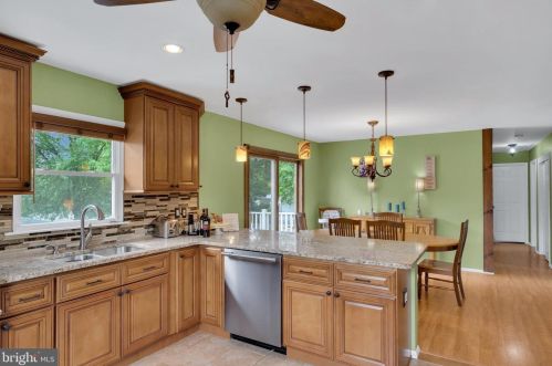 85 Colleen Cir, Trenton NJ 08638-1724 exterior