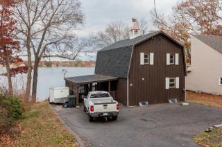 18 Shore Rd, Southwick, MA 01077-9631