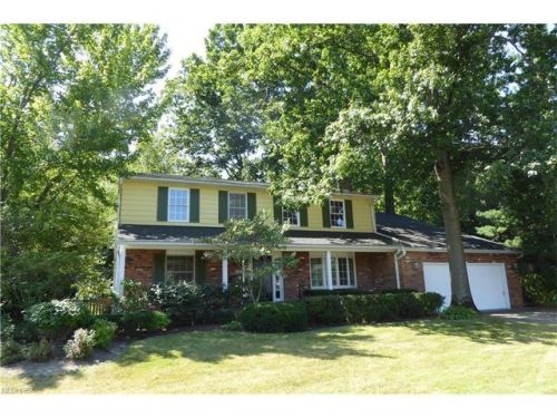 5366 Kilbourne Dr, Cleveland, OH 44124-3745