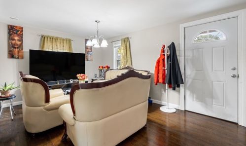 859 Pleasant St, Canton MA 02021-3317 exterior