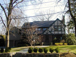 48 White Oak Rd, Newton, MA 02468-1323