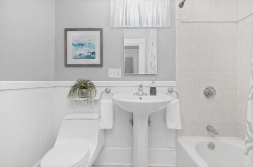 67 Bourne St, Newton MA 02466-1707 exterior