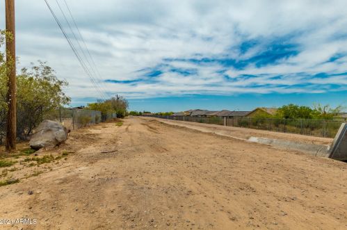 2316 Beautiful Ln, Phoenix AZ 85042-7116 exterior