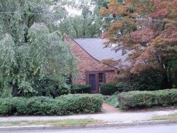 855 Chestnut St, Newton, MA 02468-2327