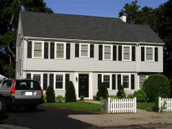 77 Kenilworth St, Newton, MA 02458-2705