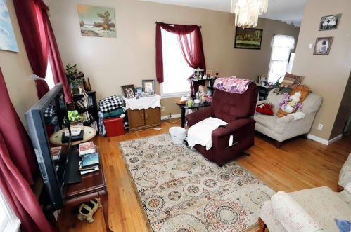 10 Viall St, New Bedford MA 02744-2505 exterior