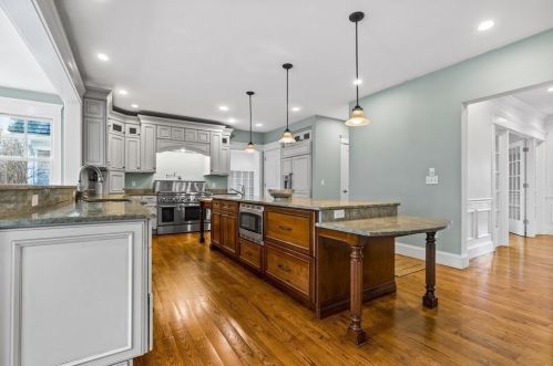 44 Canterbury St, Hingham MA 02043-1453 exterior