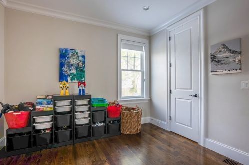 319 Hillcrest Rd, Needham MA 02492-4028 exterior