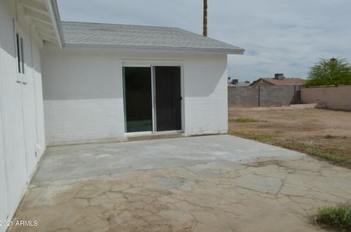 2007 59th Ave, Phoenix AZ 85033-2823 exterior