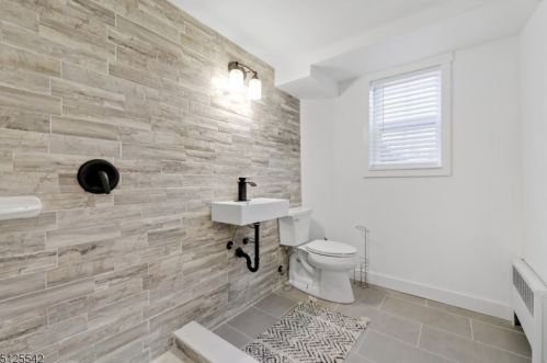 13 Fairview Dr, East Hanover NJ  07936-3506 exterior