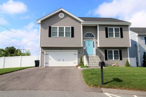 136 Newton St, Fall River, MA 02721-2207