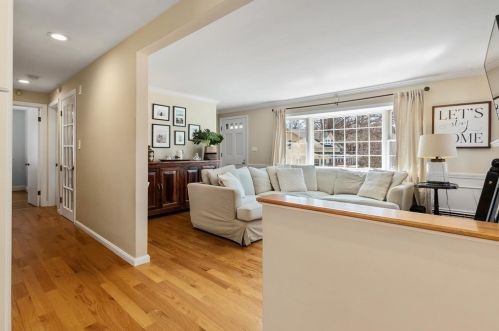 277 Haverhill St, North Reading MA 01864-1452 exterior